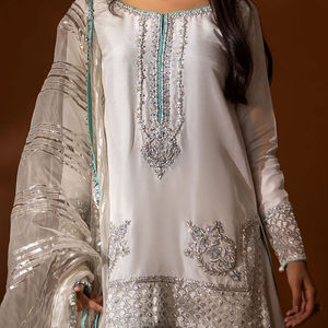 Nuevo traje de Sharara y Dupatta con aspecto de moda con bordado pesado, conjunto de trabajo de lentejuelas Gharara, ropa de fiesta a precio mayorista - Product Image 4