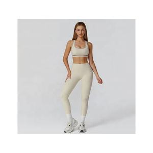 Conjunto Deportivo de 3 Piezas para Mujer, Leggings de Cintura Alta, Sujetador Deportivo y Chaqueta Ligera - Product Image 5