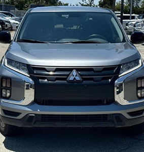 Mitsubishi Outlander Sport LE AWD SUV Automatique 2024 d'occasion en bon état, conduite à gauche, sièges en tissu foncé R18 - Product Image 3