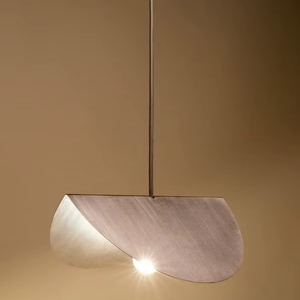 Lampe suspendue en métal réglable, adaptée à l'éclairage d'îlot de cuisine, avec finition durable, forme contemporaine et look élégant - Product Image 1