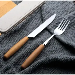 Ensemble de couverts à tête argentée avec manche en bois Ensemble de couverts élégant en acier inoxydable pour salle à manger, cuisine, restaurants et événements spéciaux - Product Image 2