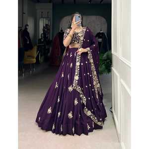 Embellissement Avec Perle Codage Et Paillettes Broderie Travail Lehenga Couture Cousu Avec Toile Et Cancan - Product Image 1