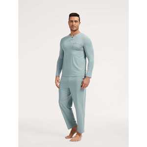 Ensemble de pyjama pour homme personnalisé de qualité supérieure, col en V, tissu en soie et coton respirant, logo personnalisé, vêtements de maison pour la saison printanière - Product Image 1