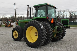 Tractor John Deere 4450 Usado de 1985, 4WD, Motor Diésel de 120 HP y Rodamientos, Pocas Horas de Uso, Bien Mantenido, Envío Rápido - Product Image 3