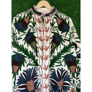 Chaqueta bordada Suzani de algodón indio, chaqueta de invierno para mujer hecha a mano, chaqueta de tela de algodón TNT, abrigo Unisex - Product Image 2