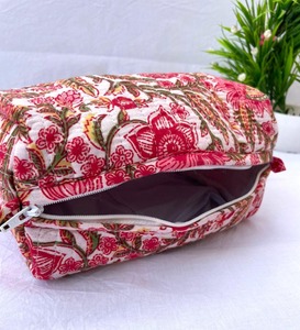 Conjunto de bolsas acolchadas con estampado indio tradicional, organizador de viaje elegante, bolsas cosméticas de algodón suave con cremallera, diseño ecológico consciente - Product Image 3