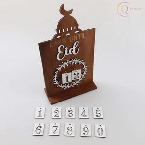 Calendario de Mesa Metálico de Ramadán con Diseño de Caligrafía Árabe |   Artículo Decorativo Elegante, Duradero e Impermeable para Escritorio o Mesa - Product Image 2