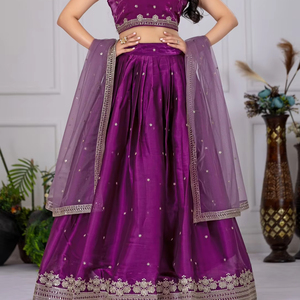 Trabajo de bordado tradicional indio Lehenga Choli Ropa de fiesta nupcial personalizada para ocasiones especiales y festivales de mujeres - Product Image 1