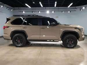 ขายรถโตโยต้า เซควาญา รุ่น TRD Pro ปี 2024 เกียร์ธรรมดา พวงมาลัยซ้าย หุ้มหนังเทอร์โบสีเข้ม - Product Image 5