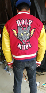 Chaqueta de béisbol universitaria de gran tamaño de alta calidad personalizada para hombre patrón de letras bordadas cuello levantado logotipo frontal colocación invierno - Product Image 5