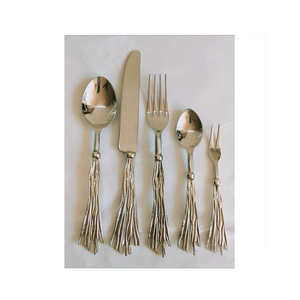 Vente chaude moins cher cuillère fourchette couteau argenterie couverts en acier inoxydable plaqué or ensemble de couverts pour les fêtes et événements - Product Image 4