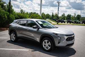 Chevrolet Trax LS FWD 2024 Usado en Buen Estado, Sin Accidentes, Conducción Izquierda/Derecha - Product Image 3