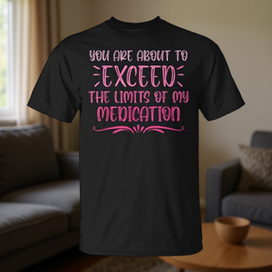 Camiseta: Estás a punto de exceder los límites de mi medicación - Product Image 3