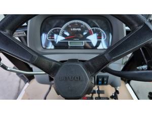 รถแทรกเตอร์ล้อยางรุ่น M704 TB3 70 แรงม้า ขับเคลื่อน 4 ล้อ ปี 2025 พร้อมห้องโดยสาร ที่ตัก และบุ้งกี๋ 4-in-1 เครื่องยนต์ Doosan ปั๊มและเกียร์ - ผลผลิตสูง - Product Image 5