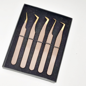 Pinzas de extensión de pestañas de acero inoxidable sólido con textura suave de fibra de Punta dorada-Etiqueta privada en stock - Product Image 5