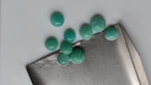 Venta al por mayor cabujón amazonita natural 10mm espalda plana verde piedras preciosas sueltas forma mixta suministro a granel para la fabricación de joyas - Product Image 5