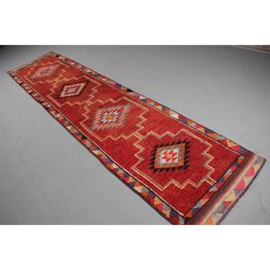 Tapis turc vintage, tapis Herki 2,7x11,8 pieds, tapis en laine rouge et noir à motifs floraux - Product Image 2