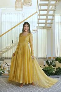 Robe de soirée de créateur en soie Salsa avec détails en feuille métallisée, bas en micro-coton et dupatta en soie Salsa, ensemble entièrement cousu prêt-à-porter - Product Image 5