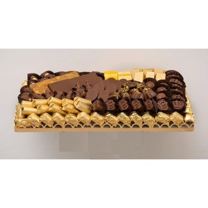 Plateau en métal doré au design classique avec plateau de présentation de service au chocolat à accent floral pour les fêtes et autres événements - Product Image 5