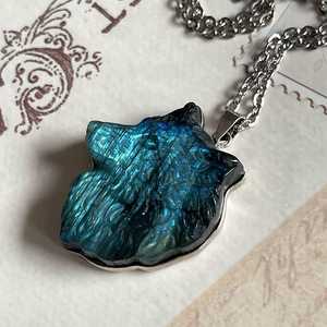 Colgante de lobo de labradorita, colgante de piedras preciosas de acero inoxidable, joyería elegante hecha a mano para mujer - Product Image 3