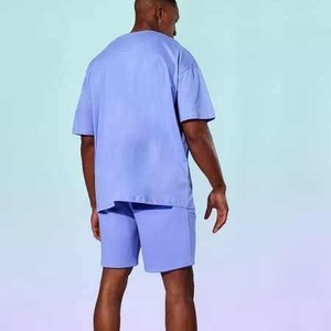 Conjunto de dos piezas de verano con logotipo personalizado para hombre, pantalones cortos y camisa de bloque de color de poliéster con cintura elástica transpirable, ropa de calle de talla grande - Product Image 3
