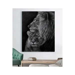 Impression sur toile de la paire de lions Fida en profil sur fond noir - Product Image 6