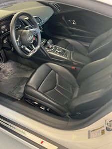 2018 ออดี้ อาร์8 วี10 คูเป้ ขับเคลื่อนสี่ล้อ 532 แรงม้า เทอร์โบ แพ็คเกจพรีเมียม ภายในสีอ่อน หุ้มหนัง ล้อแม็กซ์ R20 ระบบควบคุมความเร็วอัตโนมัติ หลังคาซันรูฟแบบพาโนรามา พวงมาลัยซ้าย - Product Image 6