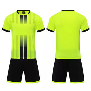 Ensemble Maillot et Short de Football Personnalisé 2026 en Gros – Léger, Transfert Thermique, Nom et Numéro d'Équipe, Tissu Séchage Rapide, Haute Qualité - Product Image 4