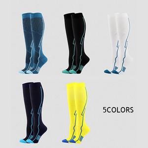 Vente en gros de chaussettes de compression pour jeunes hommes femmes 15-20 mmHg soutien du genou écologique séchage rapide sport voyage varices - Product Image 4