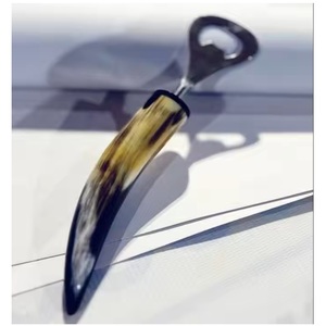 Abridor de botellas de bebida fría ecológico hecho a mano de Color cuerno de búfalo de tamaño personalizado de alta calidad pulido Natural imitación antigua - Product Image 1