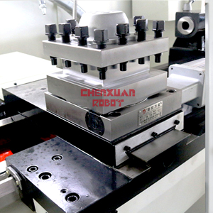 เครื่องกลึงซีเอ็นซี CK6150 ระยะหมุนสูงสุด 500 มม. สำหรับงานกลึงโลหะหนัก  แกนหมุนแบบ MT6 ความยาวชิ้นงาน 2000 มม. โครงสร้างแข็งแรงสูง - Product Image 2