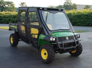 Véhicule utilitaire compact John Deere Gator XUV 835M, robuste, automatique, 250cc, fiable pour l'agriculture, certifié CEE, à vendre - Product Image 3