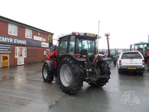 Tracteur à roues motrices 4x4 Massey Ferguson 4709M 2024, moteur diesel neuf, 40-180 CV - Product Image 3