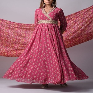 Nouvel arrivage de costumes de pelouse en coton de Style Punjabi pour femmes portant des utilisations en gros par des exportateurs - Product Image 1