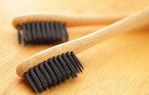 Brosse à dents au charbon de bambou écologique 2025 biodégradable, antibactérien, sans plastique, soins bucco-dentaires durables pour adultes, utilisation en voyage - Product Image 5