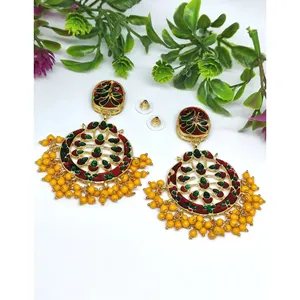 Grandes boucles d'oreilles Chandbali Meena Kundan plaquées or avec pendentif à pompon jaune, boucles d'oreilles Chandbali religieuses pour mariage, en alliage de zinc - Product Image 2