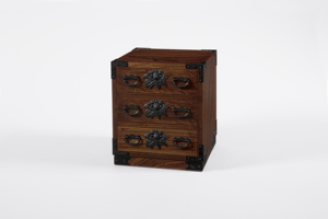 Monmaya SC-001 Armoire à trois tiroirs en bois massif fabriquée à la main au Japon, style japonais antique, brun foncé, salle à manger, salon, entrée, hôtel - Product Image 4