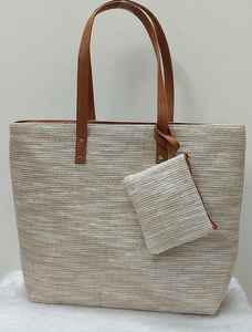 Avec poignée marron et sacs fourre-tout en tissu jacquard au design géométrique en taille 13*18 pouces pour transporter un ordinateur portable 17 pouces en vente - Product Image 2