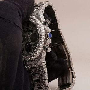 Movimiento automático de reloj con tachuelas de diamante cultivado en laboratorio completamente helado de diseñador único - Product Image 2