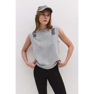 Camiseta sin mangas con detalles rotos - Product Image 1