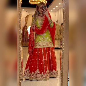 Exclusivo conjunto de salwar kameez de algodón con parte superior con bordados elaborados y pantalón plazzo con dupatta de seda para salidas informales - Product Image 4