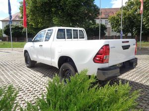 Toyota HiLux Extra Cab 2023 con caja de cambios manual interior de cuero oscuro AWD Drive LHD-Modelo Aspire - Product Image 2