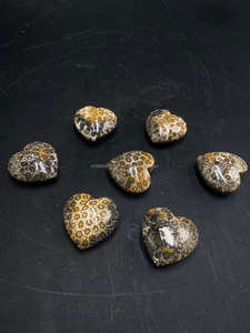 Pierre naturelle à motif corail, forme cœur, petit cristal poli pour la décoration et la guérison - Product Image 3