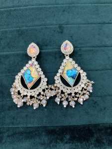 ต่างหูแฟชั่นสำหรับผู้หญิงต่างหูดีไซน์แบบดั้งเดิมที่สวยงามล่าสุดพร้อมเคลือบเงา - Product Image 2