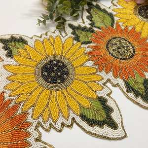 Camino de Mesa con Cuentas, Detalles de Cristal de Lujo, Diseño Floral, Decoración de Mesa, Regalo Perfecto - Product Image 2