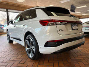 Audi Q4 e-tron 2023 en parfait état - Product Image 4