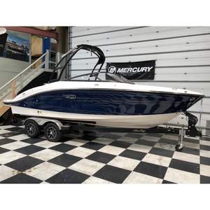 Sea Ray SPX 210 2025, Nuevo Bote de Lujo con Motor MerCruiser y Tanque de Combustible de 37 Galones - Product Image 1