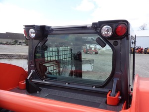 Chargeuse compacte Kubota SSV65 2024-Puissance compacte, levage vertical et performance à usage intensif - Product Image 3