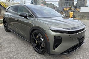 2026 L U C I D Gravity Dream Edition Véhicule à faible kilométrage Boîte de vitesses automatique Direction souple Essence/Électrique Batterie au lithium - Product Image 6