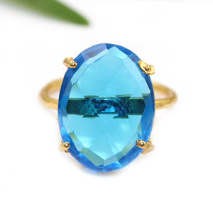 Anillo de lujo en tono dorado, ajuste de punta de cuarzo azul de Londres, banda martillada ovalada, anillo chapado en oro, piedras preciosas, joyería de moda al por mayor - Product Image 1